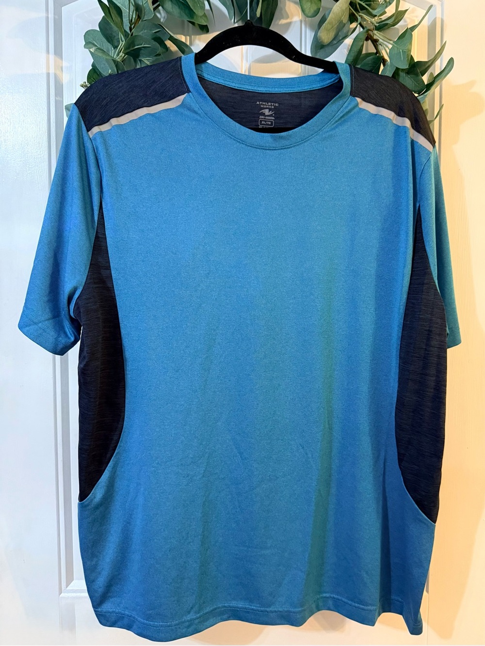 💫10/$25 • Athletic Works Men's Short-Sleeve Tee
